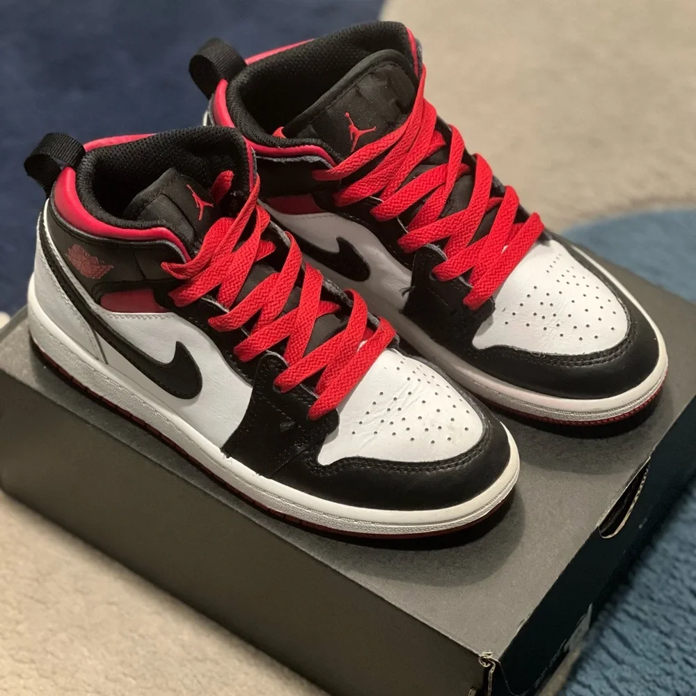 SOLD…LIKE NEW*** Jordan Retro 1, in black, white, and red. Size 1 - Picture 1 of 6
